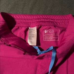 Figs set Bright Pink Scrub Top